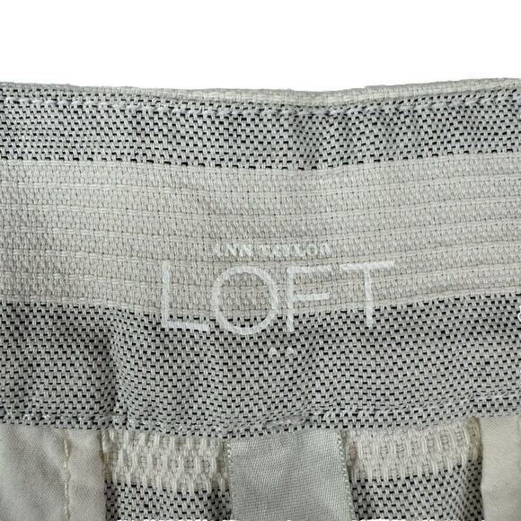 Loft Shorts Size 4 White Striped With Black Buttons On Side - Picture 4 of 9